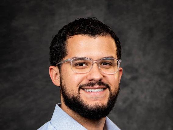 Carlos Arnot-Hopffer headshot
